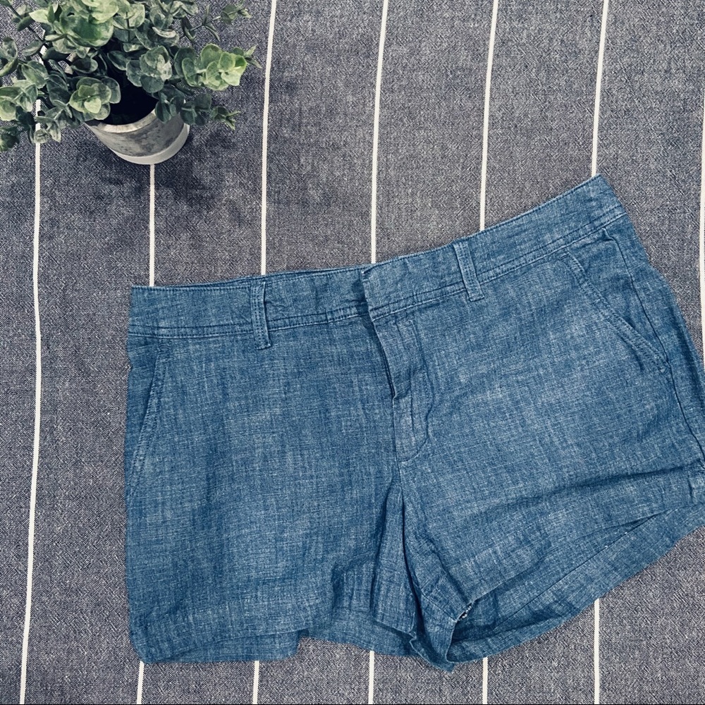 Gap Mid rise 3” shorts. Size 10.
